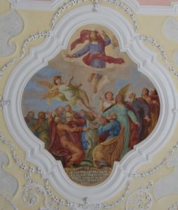Schiff Deckengemälde vorne: Christi Himmelfahrt mit Aposteln (1724)  - vom Dillinger Maler Anton Wenzeslaus Haffe - abgebildet ist Jesus mit Wundmalen am Fuß, die Wolke empfängt ihn